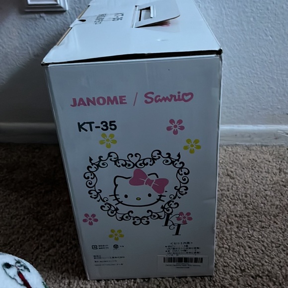Sanrio Hello kitty sewing machine - Picture 2 of 3